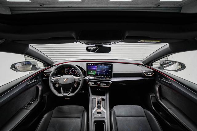 Cupra Leon Sportstourer ST 2,0 TSI DSG 4x4 VZ - LAGER 