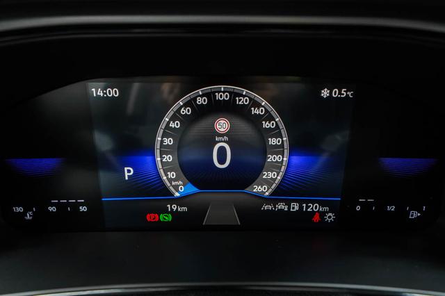 Volkswagen T-Roc 1,5 TSI DSG Life Plus - LAGER 