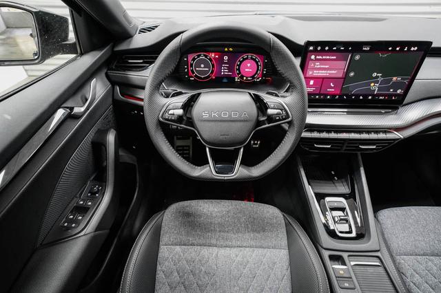 Skoda Octavia Combi Kombi 2,0 TDI DSG Sportline - LAGE -LAG. 