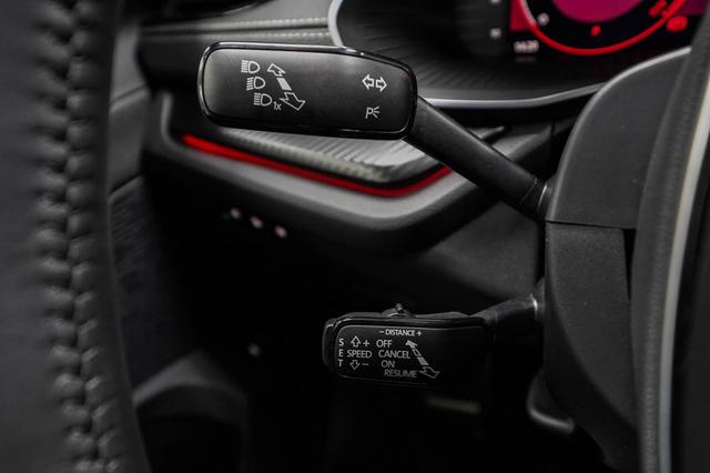 Skoda Octavia Combi Kombi 2,0 TDI DSG Sportline - LAGE -LAG. 