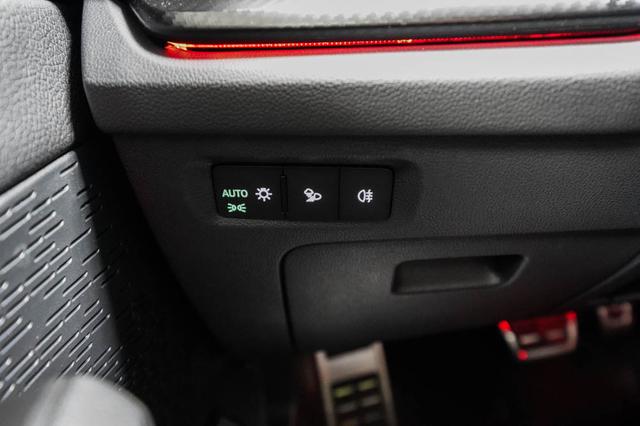 Skoda Octavia Combi Kombi 2,0 TDI DSG Sportline - LAGE -LAG. 