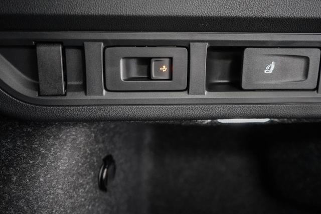 Skoda Octavia Combi Kombi 2,0 TDI DSG Sportline - LAGE -LAG. 