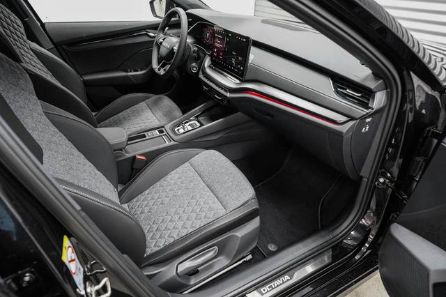 Skoda Octavia Combi Kombi 2,0 TDI DSG Sportline - LAGE -LAG. 