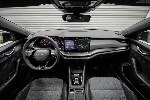 Skoda Octavia Combi Kombi 2,0 TDI DSG Sportline - LAGE -LAG. 