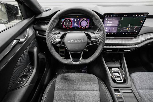 Skoda Octavia Combi Kombi 2,0 TDI DSG Sportline - LAGE -LAG. 