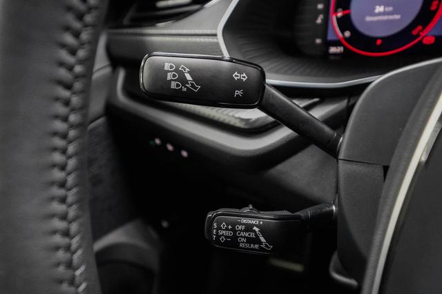 Skoda Octavia Combi Kombi 2,0 TDI DSG Sportline - LAGE -LAG. 