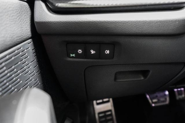 Skoda Octavia Combi Kombi 2,0 TDI DSG Sportline - LAGE -LAG. 