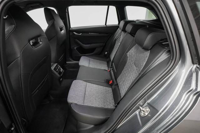 Skoda Octavia Combi Kombi 2,0 TDI DSG Sportline - LAGE -LAG. 