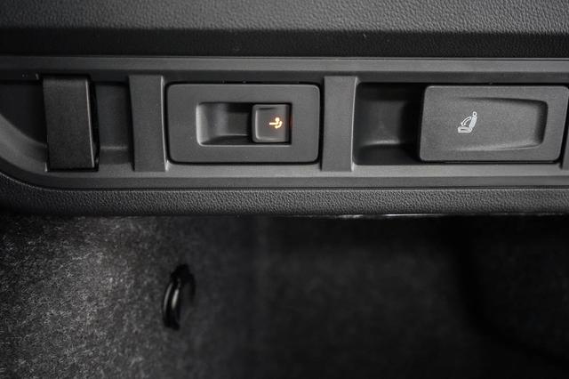 Skoda Octavia Combi Kombi 2,0 TDI DSG Sportline - LAGE -LAG. 