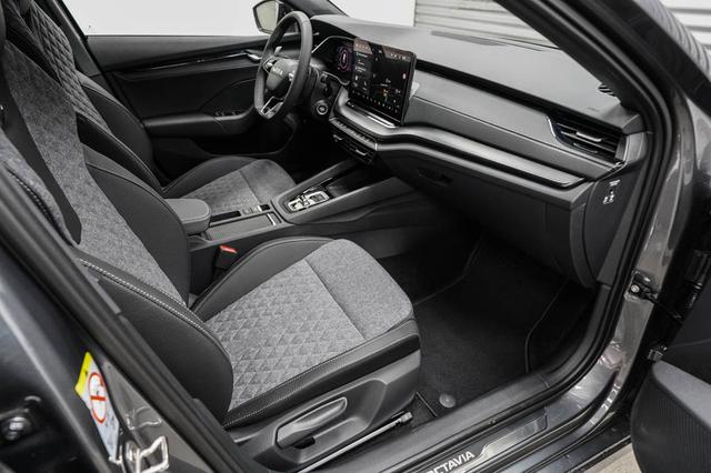 Skoda Octavia Combi Kombi 2,0 TDI DSG Sportline - LAGE -LAG. 