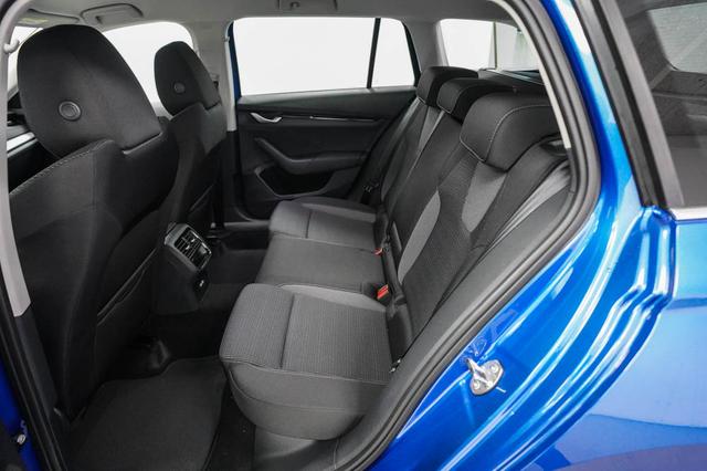 Skoda Octavia Combi Kombi 1,5 eTSI DSG mhev Selection -LAG. 