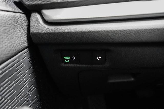 Skoda Octavia Combi Kombi 1,5 eTSI DSG mhev Selection -LAG. 