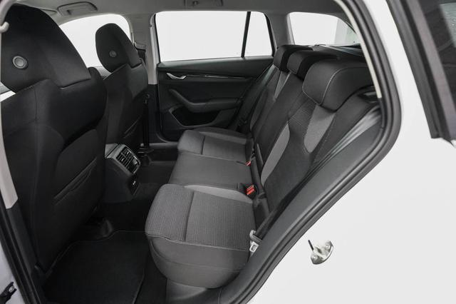 Skoda Octavia Combi Kombi 1,5 eTSI DSG mhev Selection -LAG. 