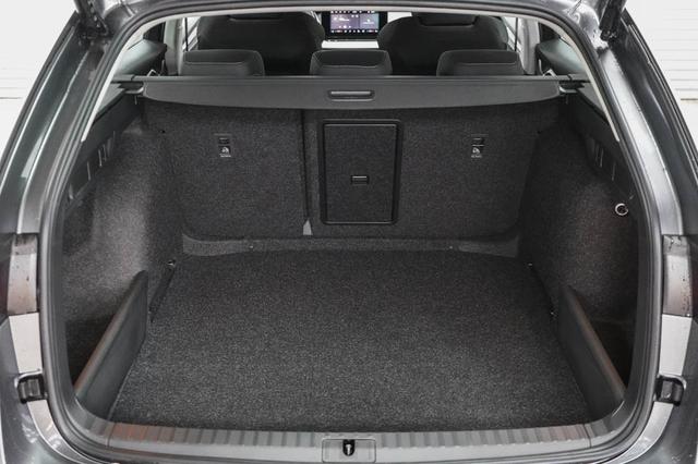 Skoda Octavia Combi Kombi 1,5 eTSI DSG mhev Selection -LAG. 