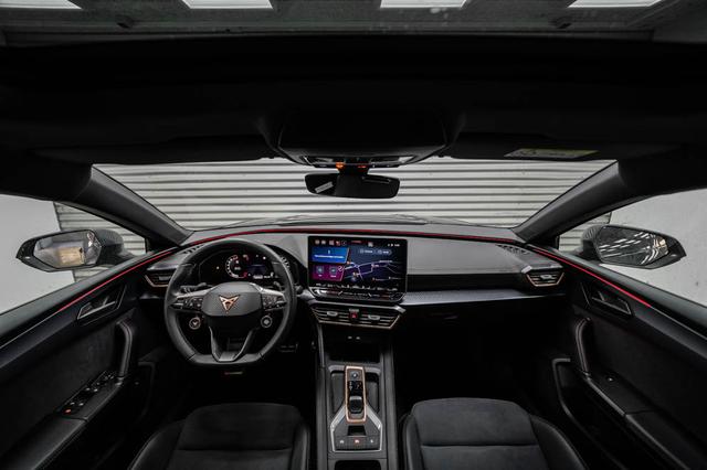 Cupra Leon Sportstourer ST 2,0 TSI DSG 4x4 VZ - LAGER 