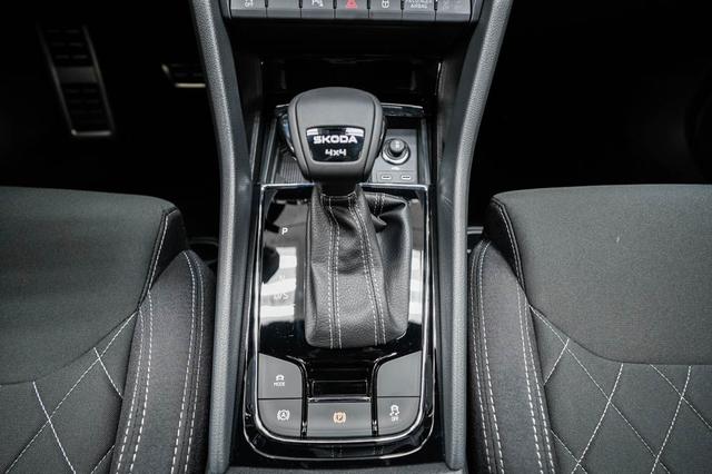 Skoda Karoq 2,0 TSI DSG 4x4 Sportline - LAGER 