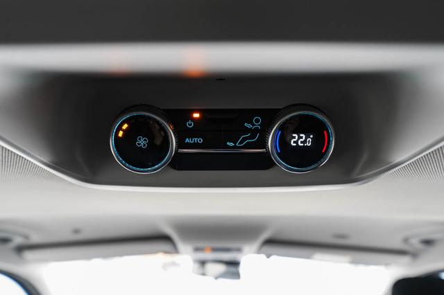 Ford Tourneo Custom 2,0 EcoBlue AT L2H1 Titaniu -LAG. 