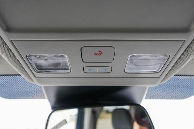 Ford Tourneo Custom 2,0 EcoBlue AT L2H1 Titaniu -LAG. 