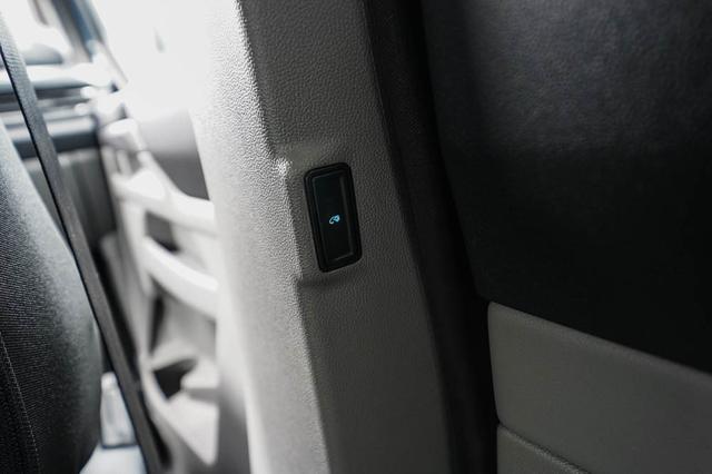 Ford Tourneo Custom 2,0 EcoBlue AT L2H1 Titaniu -LAG. 