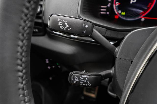Skoda Karoq 2,0 TDI DSG 4x4 Sportline - LAGER 