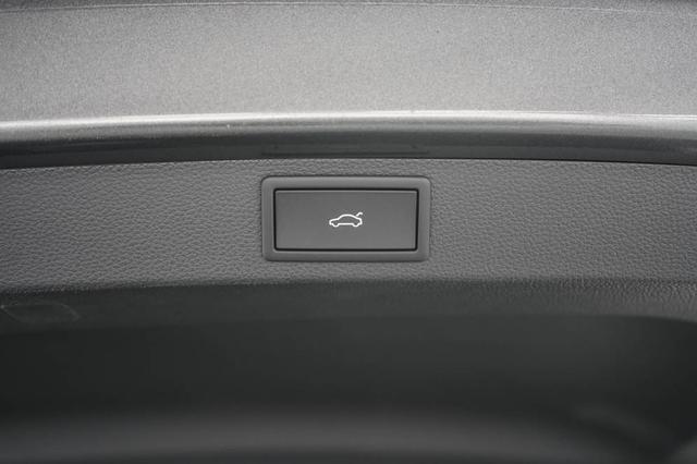 Skoda Karoq 2,0 TDI DSG 4x4 Sportline - LAGER 