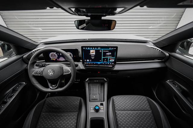 Volkswagen T-Roc neuer 1,5 eTSI DSG R-Line - LAGER 