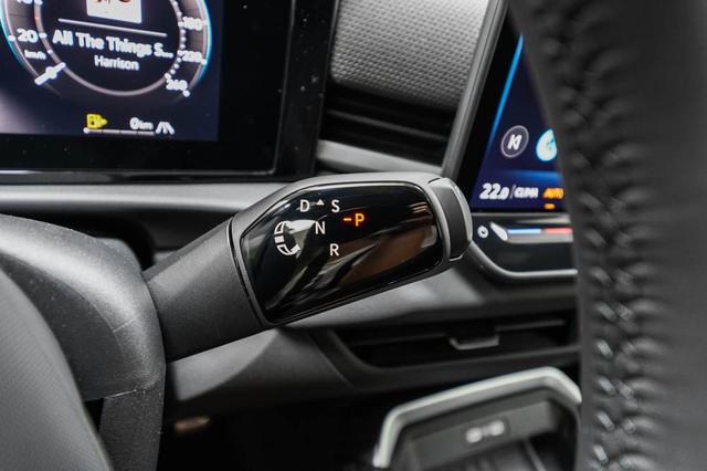 T-Roc neuer 1,5 eTSI DSG R-Line - LAGER 