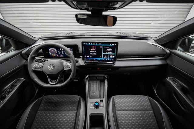 Volkswagen T-Roc neuer 1,5 eTSI DSG R-Line - LAGER 
