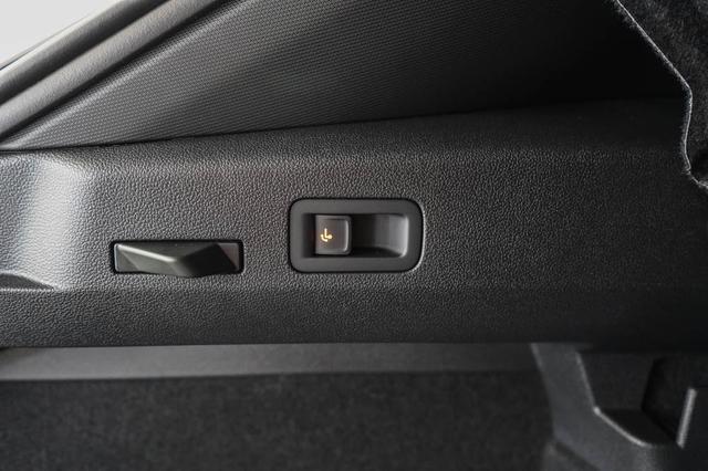 T-Roc neuer 1,5 eTSI DSG R-Line - LAGER 