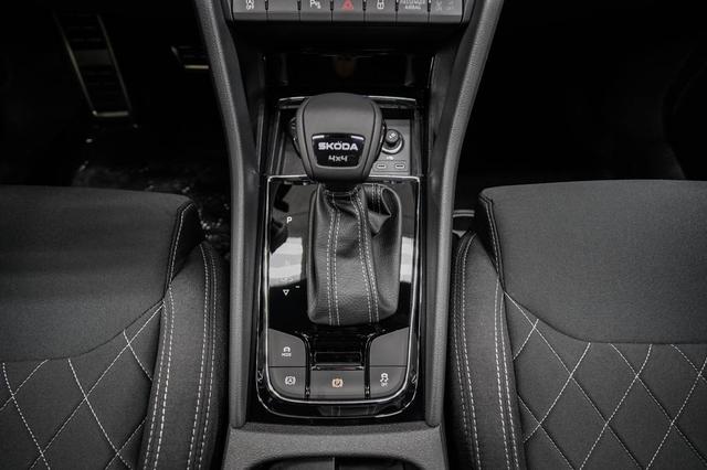 Skoda Karoq 2,0 TDI DSG 4x4 Sportline - LAGER 
