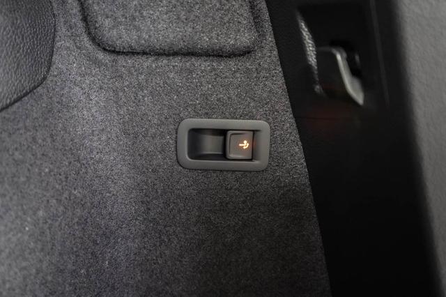 Skoda Karoq 2,0 TDI DSG 4x4 Sportline - LAGER 