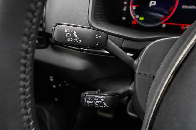 Karoq 2,0 TSI DSG 4x4 Sportline - LAGER 
