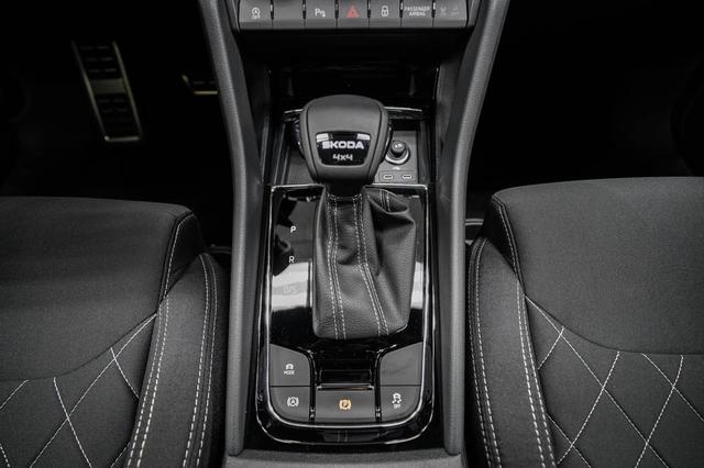 Karoq 2,0 TSI DSG 4x4 Sportline - LAGER 