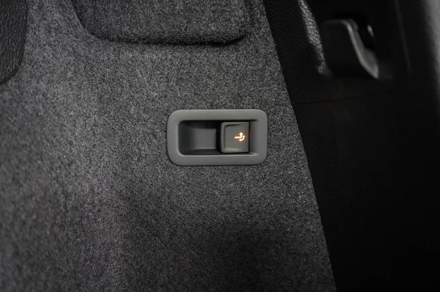 Karoq 2,0 TSI DSG 4x4 Sportline - LAGER 
