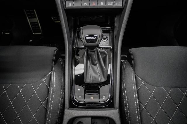Skoda Karoq 1,5 TSI DSG Sportline - LAGER 