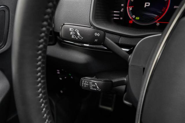 Skoda Karoq 2,0 TSI DSG 4x4 Sportline - LAGER 