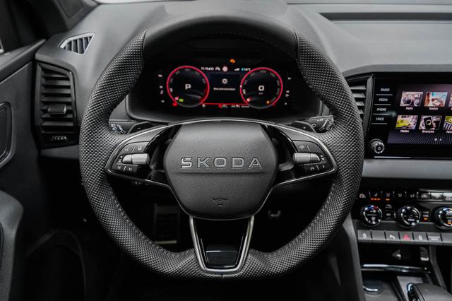 Skoda Karoq 2,0 TSI DSG 4x4 Sportline - LAGER 