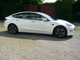 Tesla Model 3 Long Range AWD Allrad Dualmotor (366 KW/498 PS) Wärmepumpe, Standheizung und Kühlung, Navi, 360° Kamera, PDC vone u. hinten, 18 Zoll Aluräder 