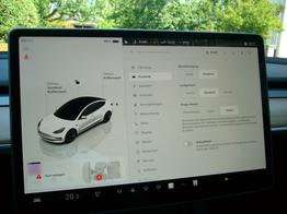 Tesla Model 3 Long Range AWD Allrad Dualmotor (366 KW/498 PS) Wärmepumpe, Standheizung und Kühlung, Navi, 360° Kamera, PDC vone u. hinten, 18 Zoll Aluräder 