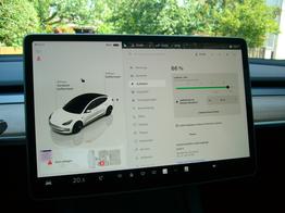 Tesla Model 3 Long Range AWD Allrad Dualmotor (366 KW/498 PS) Wärmepumpe, Standheizung und Kühlung, Navi, 360° Kamera, PDC vone u. hinten, 18 Zoll Aluräder 