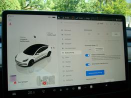 Tesla Model 3 Long Range AWD Allrad Dualmotor (366 KW/498 PS) Wärmepumpe, Standheizung und Kühlung, Navi, 360° Kamera, PDC vone u. hinten, 18 Zoll Aluräder 