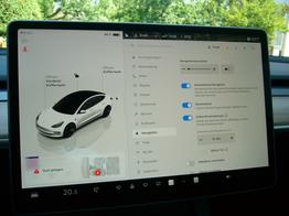 Tesla Model 3 Long Range AWD Allrad Dualmotor (366 KW/498 PS) Wärmepumpe, Standheizung und Kühlung, Navi, 360° Kamera, PDC vone u. hinten, 18 Zoll Aluräder 
