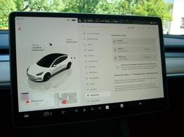 Tesla Model 3 Long Range AWD Allrad Dualmotor (366 KW/498 PS) Wärmepumpe, Standheizung und Kühlung, Navi, 360° Kamera, PDC vone u. hinten, 18 Zoll Aluräder 