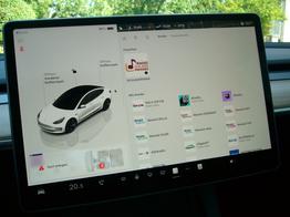 Tesla Model 3 Long Range AWD Allrad Dualmotor (366 KW/498 PS) Wärmepumpe, Standheizung und Kühlung, Navi, 360° Kamera, PDC vone u. hinten, 18 Zoll Aluräder 