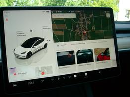 Tesla Model 3 Long Range AWD Allrad Dualmotor (366 KW/498 PS) Wärmepumpe, Standheizung und Kühlung, Navi, 360° Kamera, PDC vone u. hinten, 18 Zoll Aluräder 