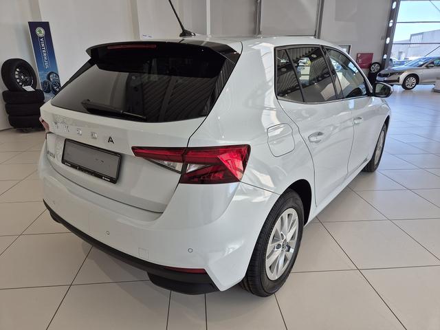 Skoda Fabia Selection 1,0 TSI 85 kW 7-Gang-Doppelkupplungsgetriebe (Reimport DK) Preisvorteil 8.035,-€ = 26,2% fabrikneu, kurzfristig lieferbar inkl. LED-Scheinwerfer, Rückfahrkamera, abgedunkelte Scheiben, Travel-Assist, Alufelgen uvm. 