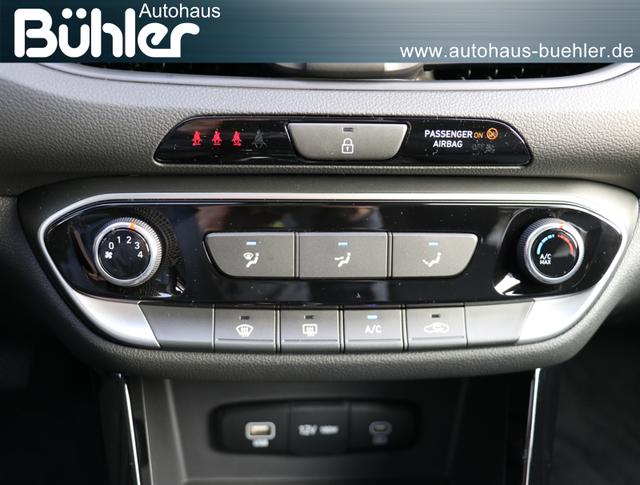 Hyundai i30 Kombi Select - Engine Red