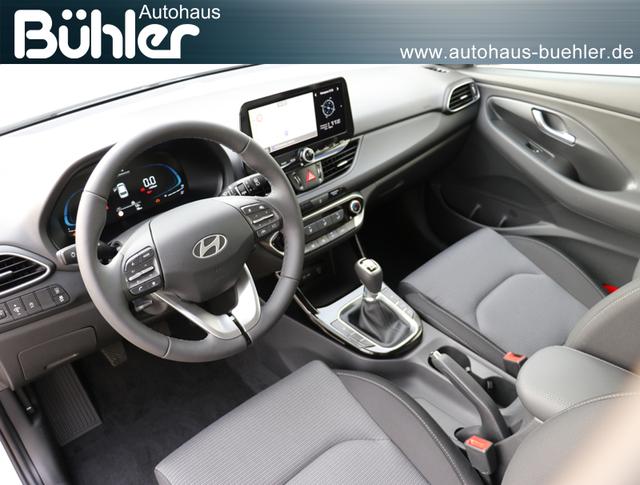 Hyundai i30 Kombi Select - Engine Red