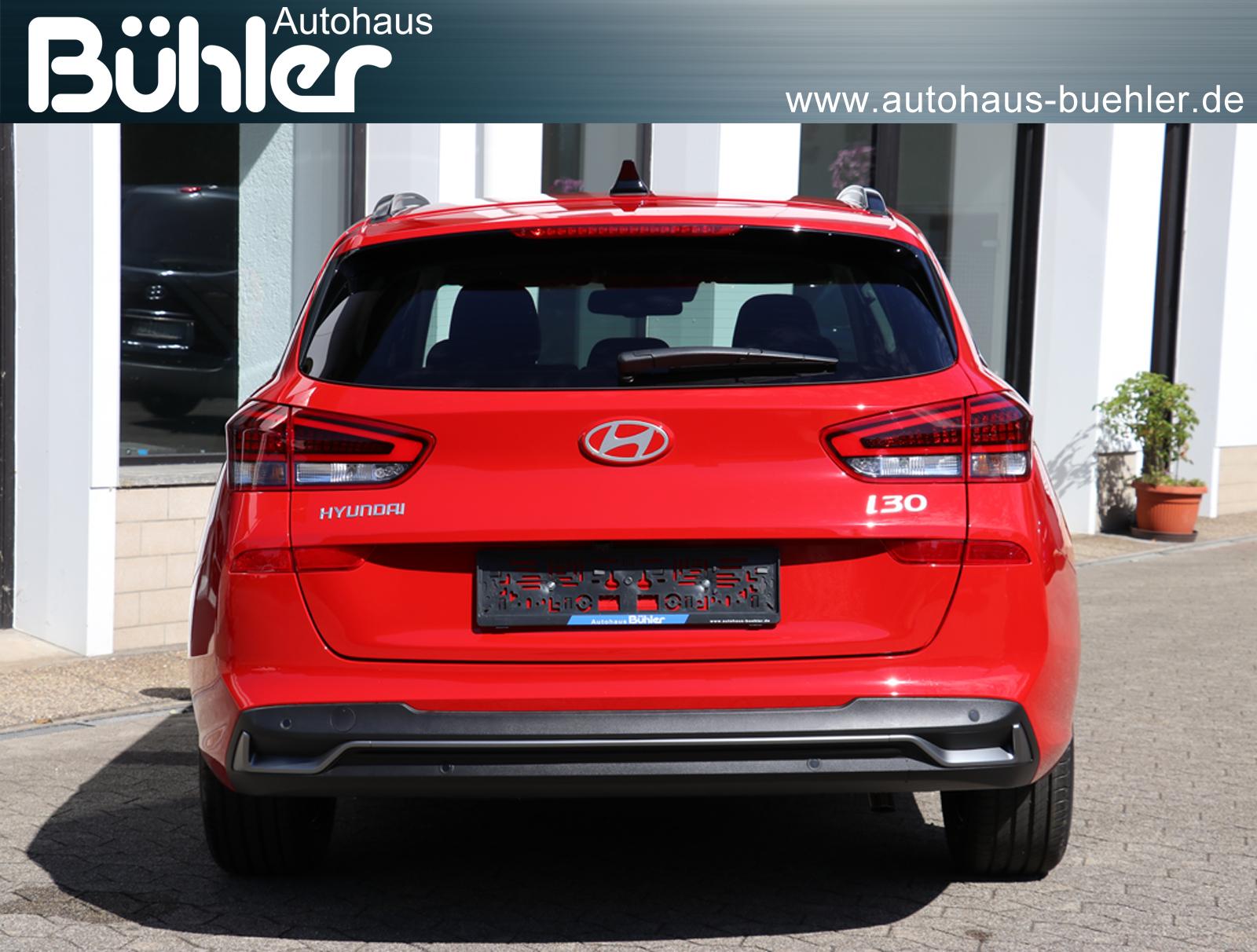 Hyundai i30 Kombi 1.5 Trend Plus - Engine Red