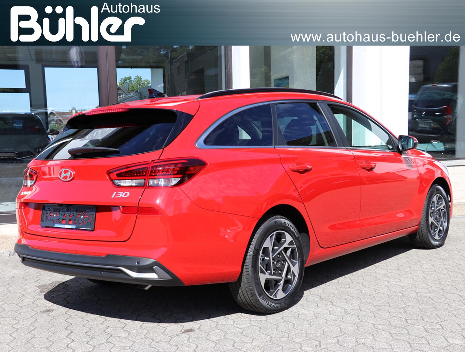 Hyundai i30 Kombi 1.5 Trend Plus - Engine Red